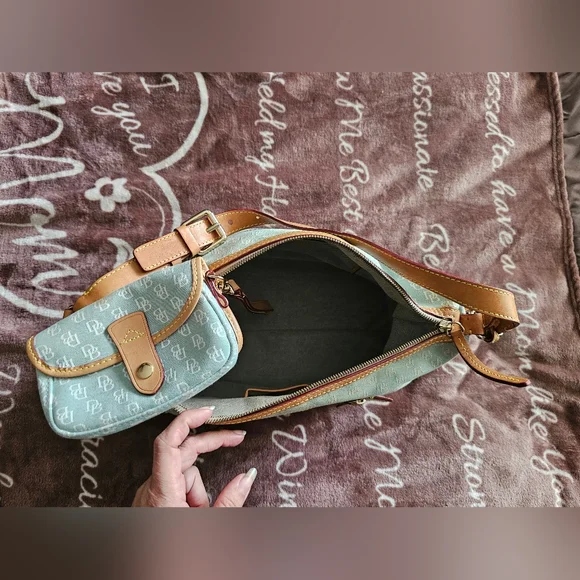 Large Dooney & Bourke purse with wallet - Picture 3 of 8